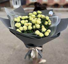 Букет Белые кустовые розы Солинеро в Сегеже